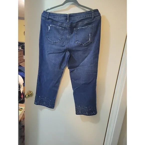 Capei Jean's With Rhinestones On Leg - Picture 3 of 7